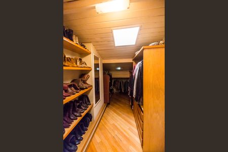 Casa de condomínio à venda com 333m², 3 quartos e 4 vagasCloset da suíte