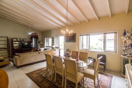 Casa de condomínio à venda com 333m², 3 quartos e 4 vagasSala