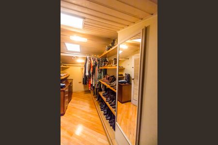 Casa de condomínio à venda com 333m², 3 quartos e 4 vagasCloset da suíte