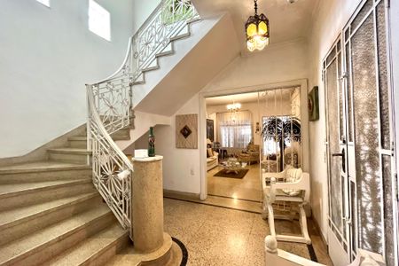 Casa à venda com 358m², 5 quartos e 4 vagasCorredor