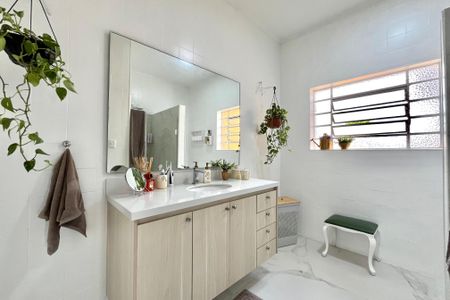 Casa à venda com 358m², 5 quartos e 4 vagasBanheiro 1