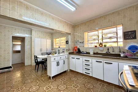 Casa à venda com 358m², 5 quartos e 4 vagasCozinha