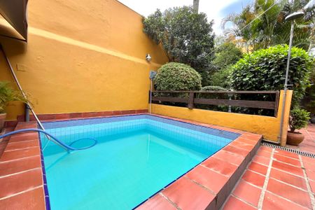 Casa à venda com 358m², 5 quartos e 4 vagasPiscina