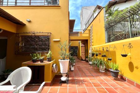 Casa à venda com 358m², 5 quartos e 4 vagasÁrea externa