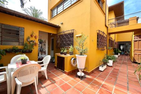 Casa à venda com 358m², 5 quartos e 4 vagasÁrea externa