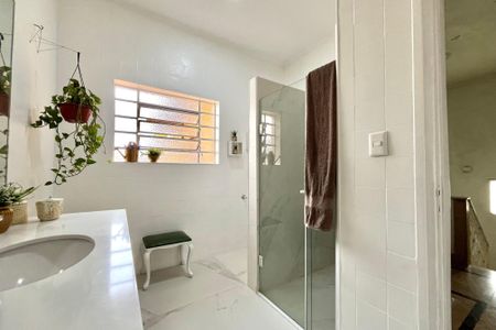 Casa à venda com 358m², 5 quartos e 4 vagasBanheiro 1