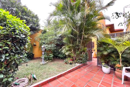 Casa à venda com 358m², 5 quartos e 4 vagasÁrea externa