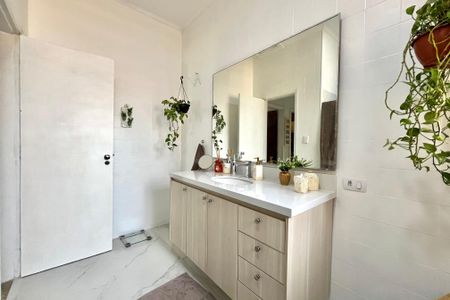 Casa à venda com 358m², 5 quartos e 4 vagasBanheiro 1