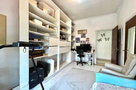 Casa à venda com 358m², 5 quartos e 4 vagasQuarto 2