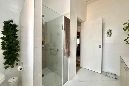 Casa à venda com 358m², 5 quartos e 4 vagasBanheiro 1