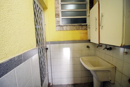 Casa à venda com 150m², 5 quartos e 1 vagaÁrea de Serviço