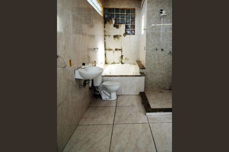 Casa à venda com 150m², 5 quartos e 1 vaga Casa à venda com 150m², 5 quartos e 1 vagaBanheiro da Suíte