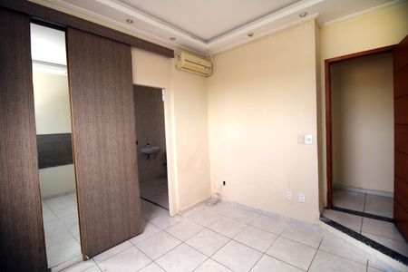 Casa à venda com 150m², 5 quartos e 1 vagaSuíte