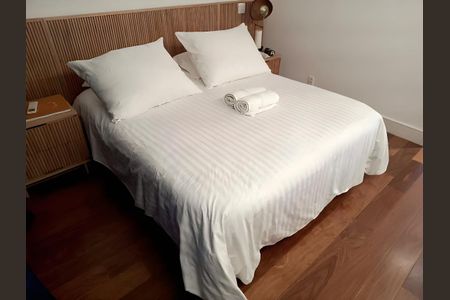 Suíte de apartamento para alugar com 2 quartos, 132m² em Vila Madalena, São Paulo