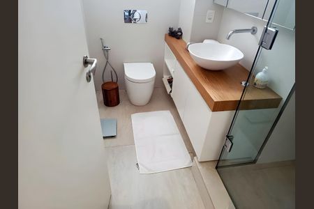 Banheiro da Suíte de apartamento para alugar com 2 quartos, 132m² em Vila Madalena, São Paulo