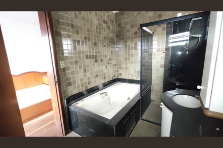 Casa à venda com 180m², 3 quartos e 3 vagasBanheiro da Suíte