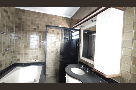 Casa à venda com 180m², 3 quartos e 3 vagasBanheiro da Suíte