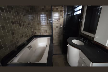 Casa à venda com 180m², 3 quartos e 3 vagasBanheiro da Suíte