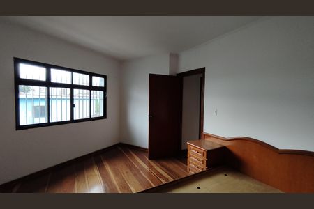 Casa à venda com 180m², 3 quartos e 3 vagasSuíte