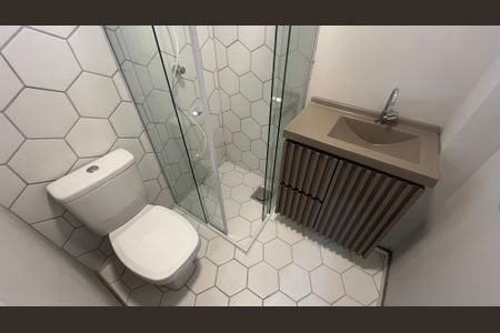 Banheiro de apartamento à venda com 1 quarto, 28m² em Taquaral, Campinas