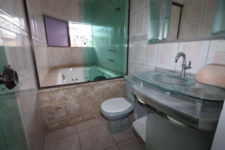 Casa para alugar com 320m², 4 quartos e 10 vagasBanheiro da Suíte