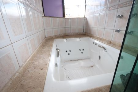 Casa para alugar com 320m², 4 quartos e 10 vagasBanheiro da Suíte