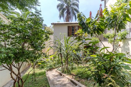 Casa à venda com 280m², 3 quartos e 4 vagas Casa à venda com 280m², 3 quartos e 4 vagasEdícula