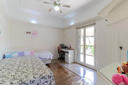 Casa à venda com 280m², 3 quartos e 4 vagas Casa à venda com 280m², 3 quartos e 4 vagasSuíte