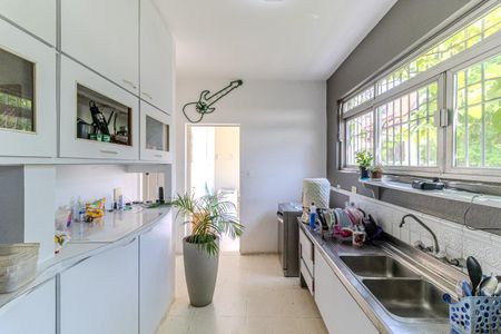 Casa à venda com 280m², 3 quartos e 4 vagas Casa à venda com 280m², 3 quartos e 4 vagasCozinha