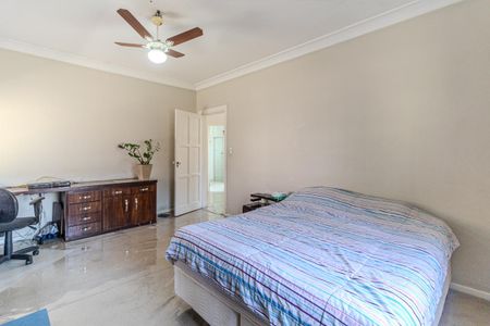 Casa à venda com 280m², 3 quartos e 4 vagas Casa à venda com 280m², 3 quartos e 4 vagasQuarto 2