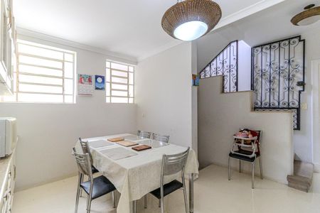 Casa à venda com 280m², 3 quartos e 4 vagas Casa à venda com 280m², 3 quartos e 4 vagasCopa