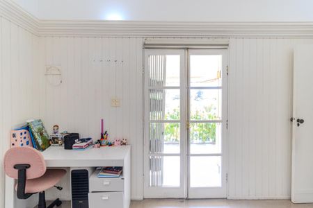 Casa à venda com 280m², 3 quartos e 4 vagas Casa à venda com 280m², 3 quartos e 4 vagasSuíte