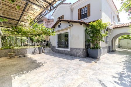 Casa à venda com 280m², 3 quartos e 4 vagas Casa à venda com 280m², 3 quartos e 4 vagasFachada