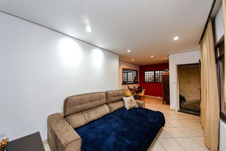 Casa à venda com 168m², 3 quartos e 3 vagasSala