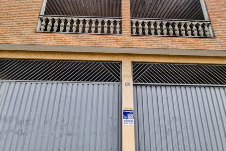 Casa à venda com 168m², 3 quartos e 3 vagasFachada