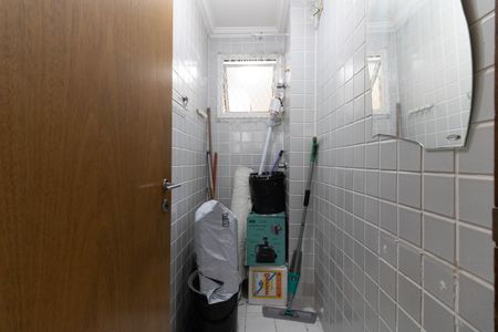 Casa de condomínio à venda com 181m², 3 quartos e 2 vagasBanheiro de Serviço