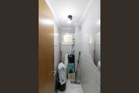 Casa de condomínio à venda com 181m², 3 quartos e 2 vagasBanheiro de Serviço