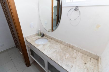 Casa de condomínio à venda com 181m², 3 quartos e 2 vagasLavabo