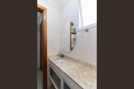 Casa de condomínio à venda com 181m², 3 quartos e 2 vagasLavabo