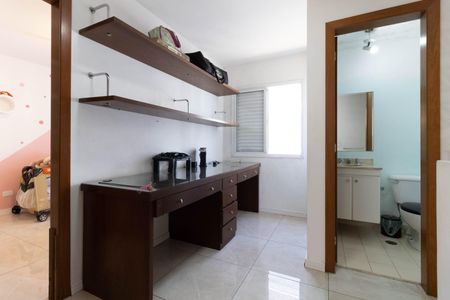 Casa de condomínio à venda com 181m², 3 quartos e 2 vagasEscritório