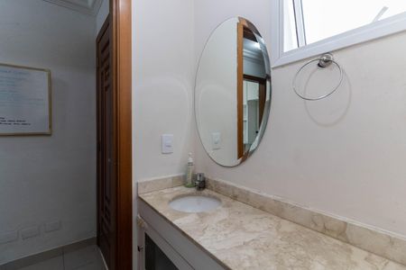 Casa de condomínio à venda com 181m², 3 quartos e 2 vagasLavabo