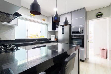 Casa à venda com 130m², 2 quartos e 2 vagasCozinha