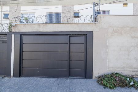 Casa à venda com 130m², 2 quartos e 1 vaga Casa à venda com 130m², 2 quartos e 1 vagaFachada