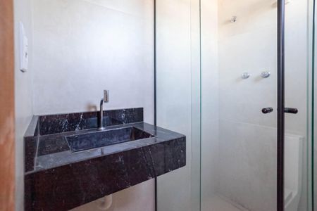 Casa à venda com 130m², 2 quartos e 1 vaga Casa à venda com 130m², 2 quartos e 1 vagaBanheiro da suíte