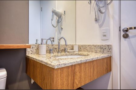 Banheiro de apartamento para alugar com 1 quarto, 23m² em Indianópolis, São Paulo