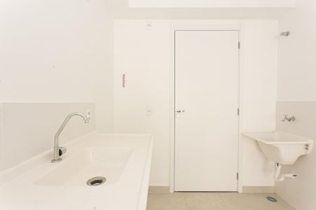 Cozinha de apartamento para alugar com 1 quarto, 28m² em Guaiauna, São Paulo
