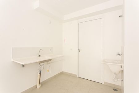 Cozinha de apartamento para alugar com 1 quarto, 28m² em Guaiauna, São Paulo