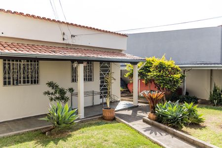 Casa para alugar com 174m², 3 quartos e 3 vagas Casa para alugar com 174m², 3 quartos e 3 vagasÁrea externa