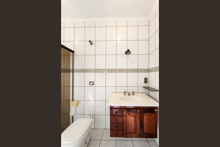 Casa para alugar com 237m², 3 quartos e 5 vagas Casa para alugar com 237m², 3 quartos e 5 vagasBanheiro da Suíte