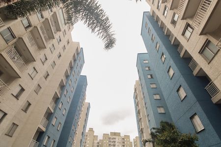 Apartamento à venda com 48m², 2 quartos e 1 vaga Apartamento à venda com 48m², 2 quartos e 1 vagaFachada